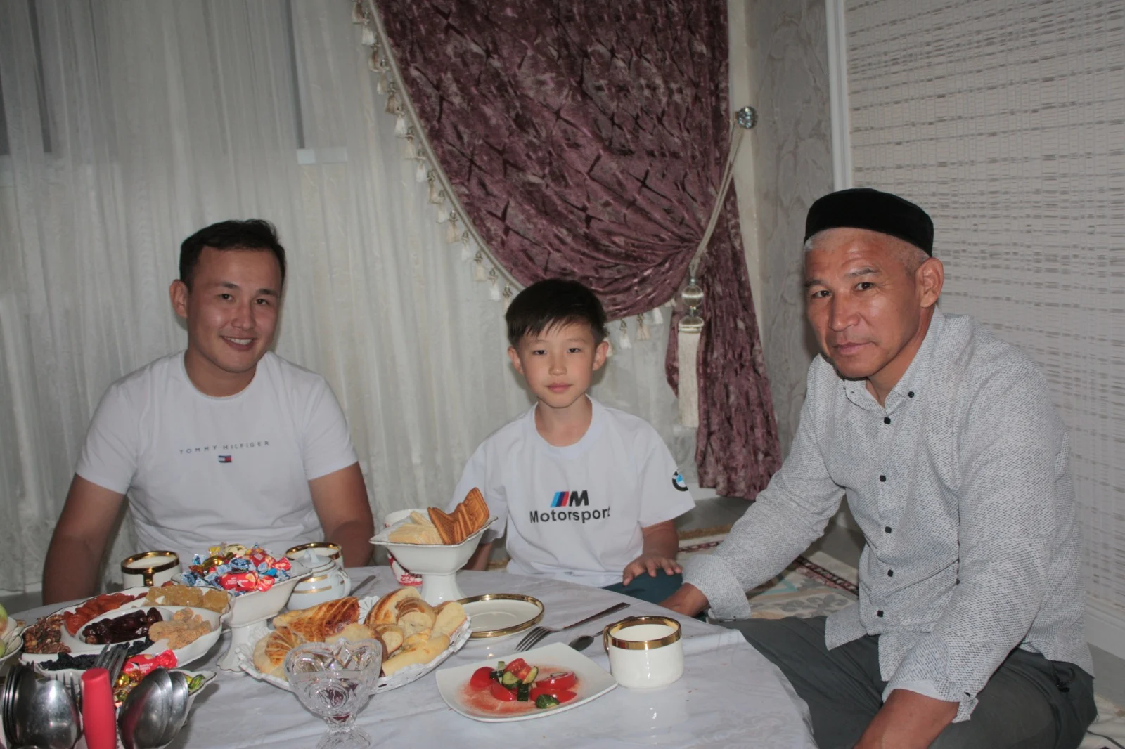 <a>Айдос Рахметов, айтыскер ақын:</a> Ә<strong>ке әрекетімен үлгі болу керек</strong><strong></strong>