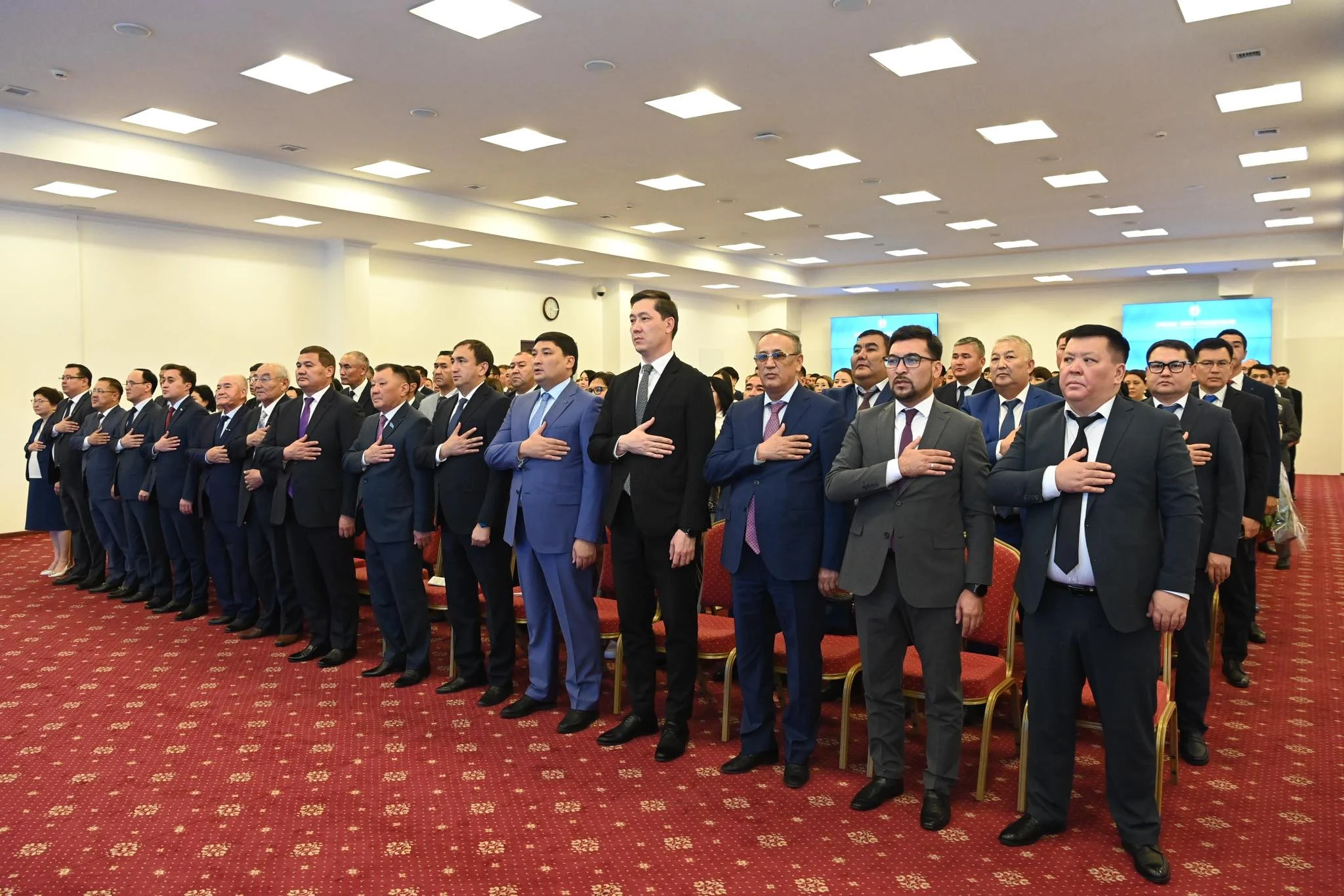Мемлекеттік қызметшілер марапат төрінен көрінді