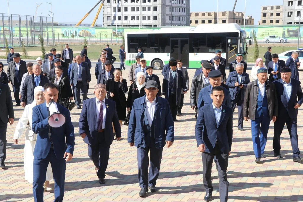 Қазыналы қарттар шаһар нысандарын аралады