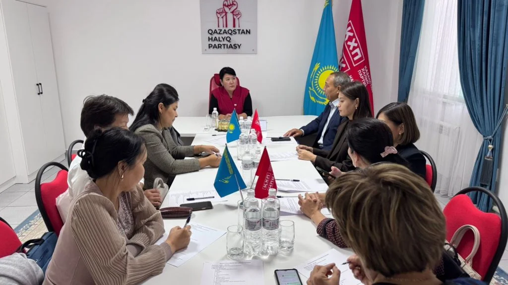 Педагог мәртебесіне арналған ашық диалог өтті