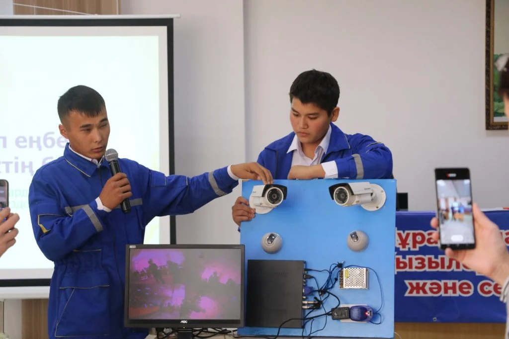 Еңбек адамдарын төрге шығарды