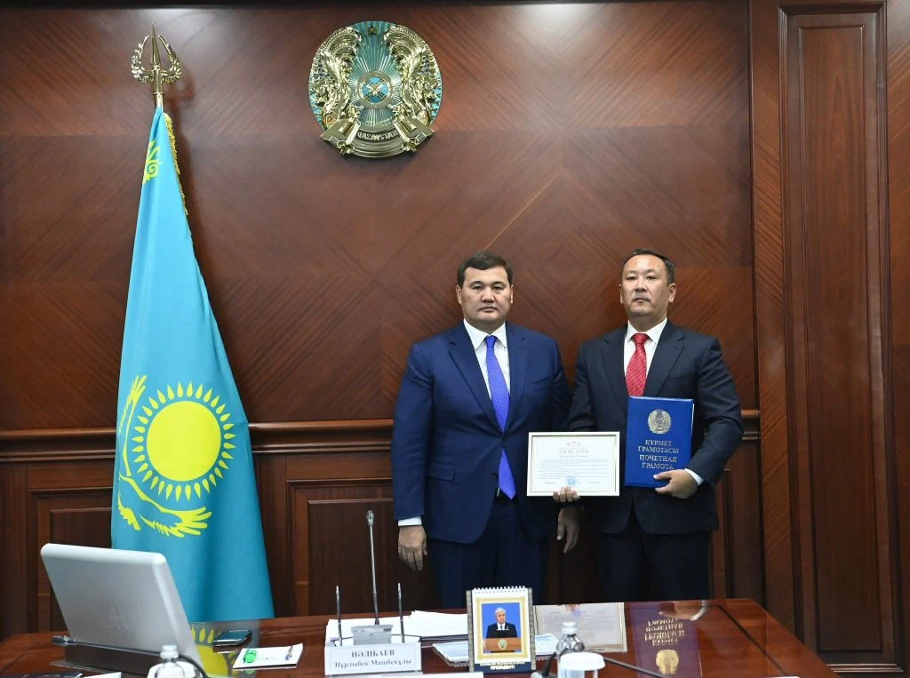Жаңа стадион құрылысына үлес қосқан азаматтар марапатталды