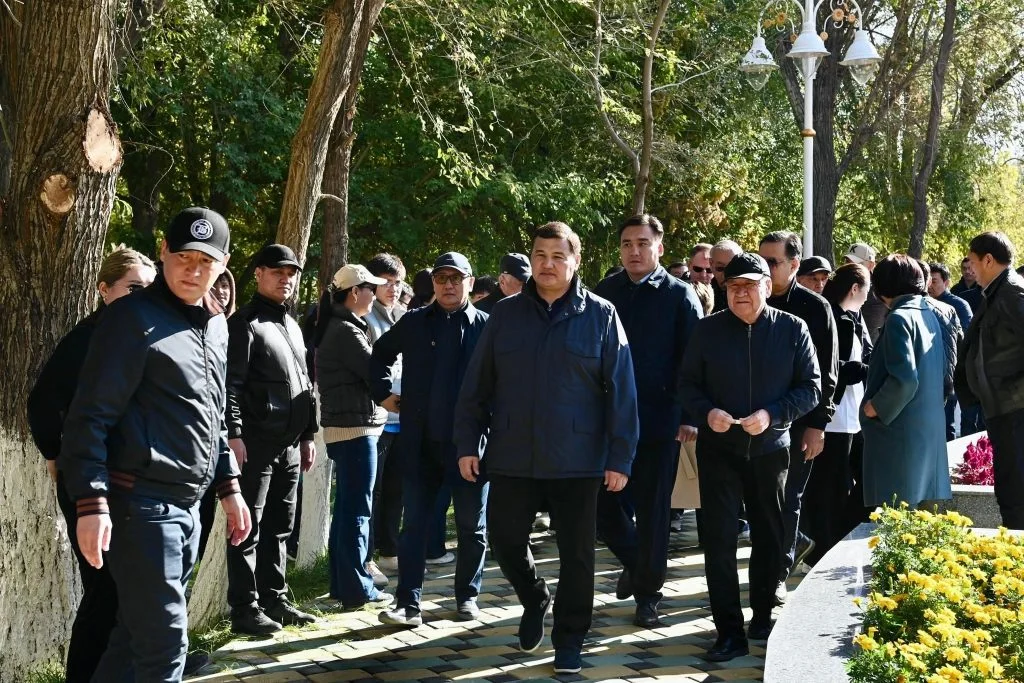 «Таза Қазақстан»: облыс әкімі жаңарған саябаққа тал егу шарасына қатысты