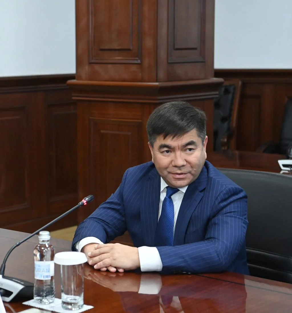Әріптестері Шаймерден Есенкелдиевті басқа қызметке ауысуына орай құрметпен шығарып салды