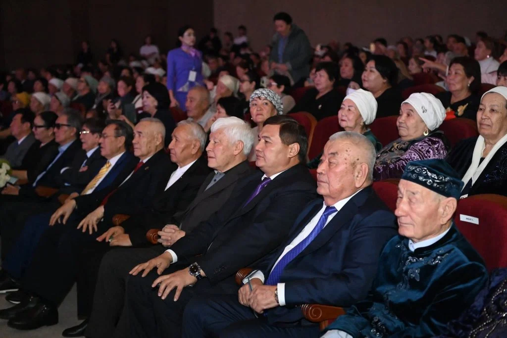 Қазақстанның еңбек сіңірген қайраткері Елена Әбдіхалықованың «Сағыныш ғұмыр» атты шығармашылық кеші өтті