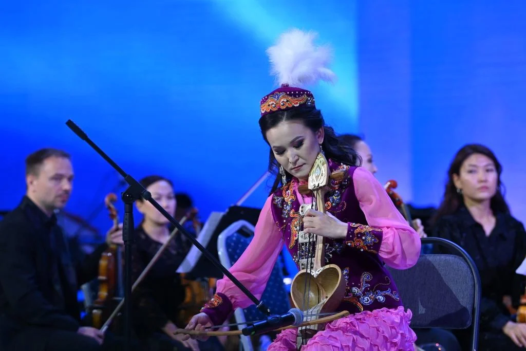 Қазақстанның еңбек сіңірген қайраткері Елена Әбдіхалықованың «Сағыныш ғұмыр» атты шығармашылық кеші өтті