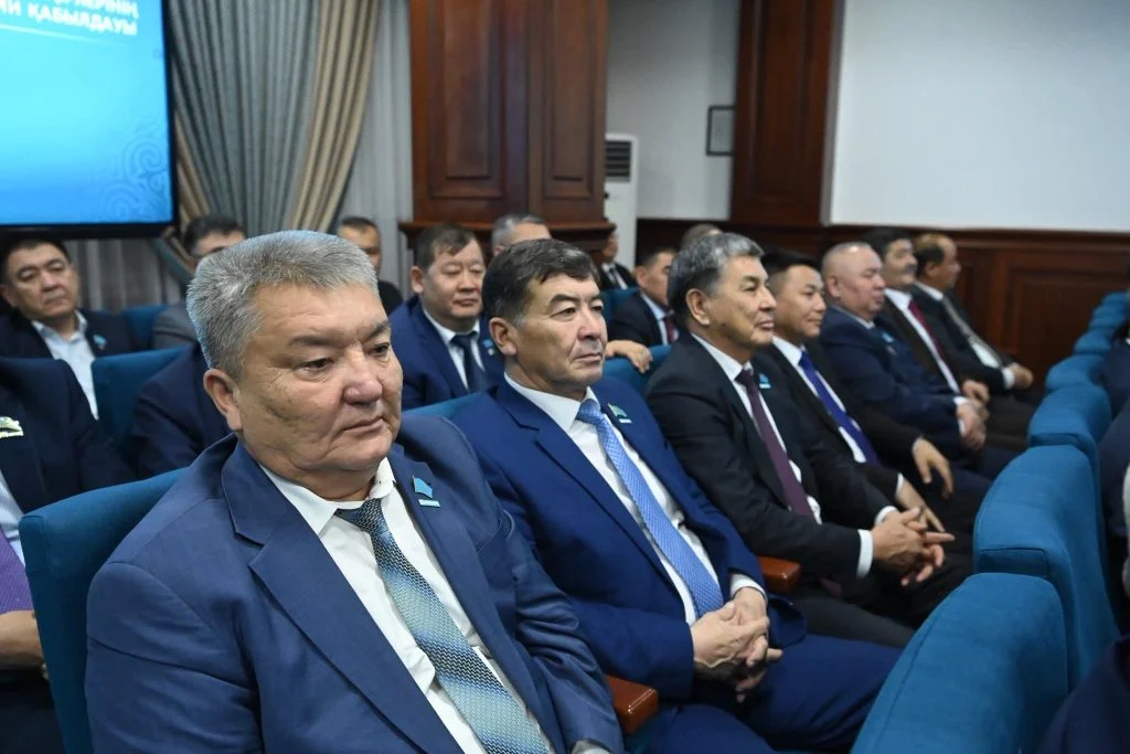 Аймақ басшысы мәслихат төрағаларымен кездесті