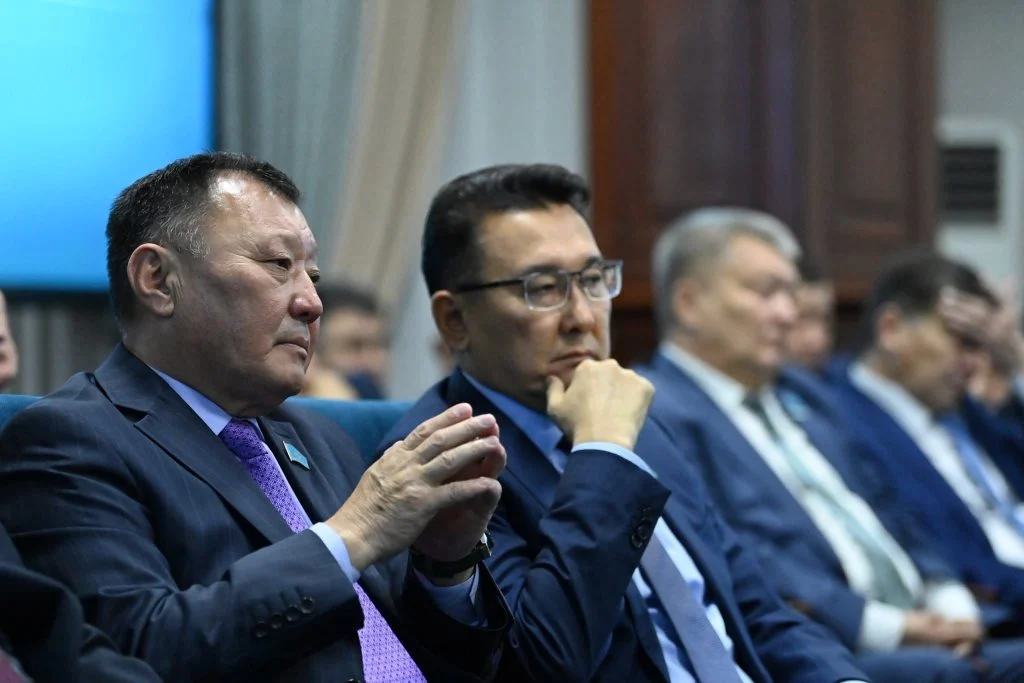Аймақ басшысы мәслихат төрағаларымен кездесті