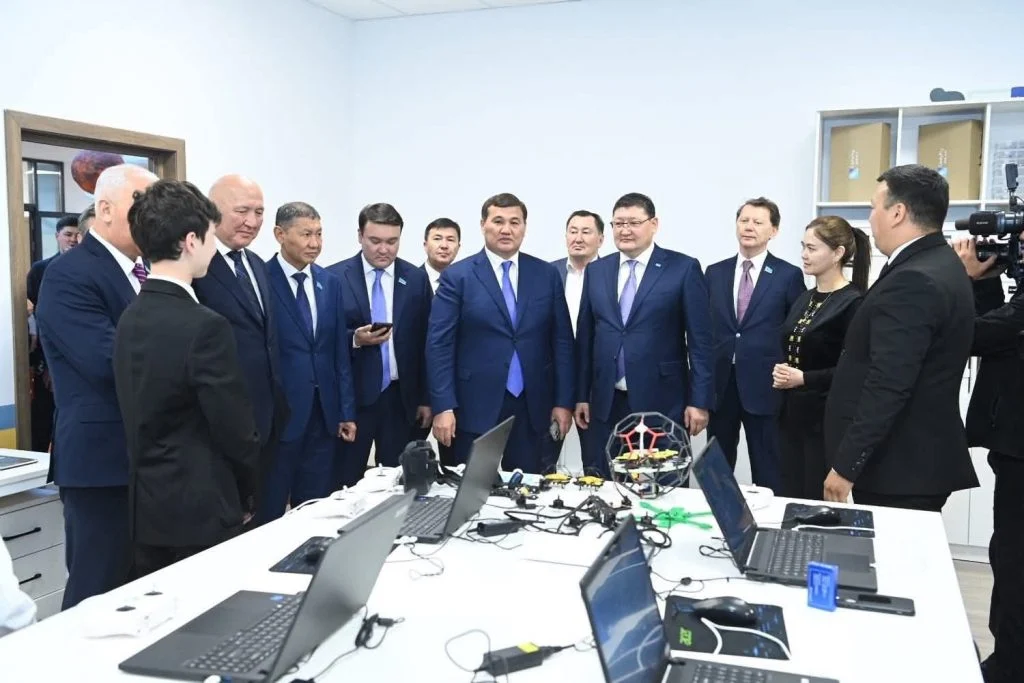 Аймақ басшысы Абай облысының делегациясына жаңа нысандарды таныстырды