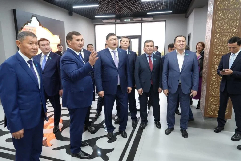 Аймақ басшысы Абай облысының делегациясына жаңа нысандарды таныстырды