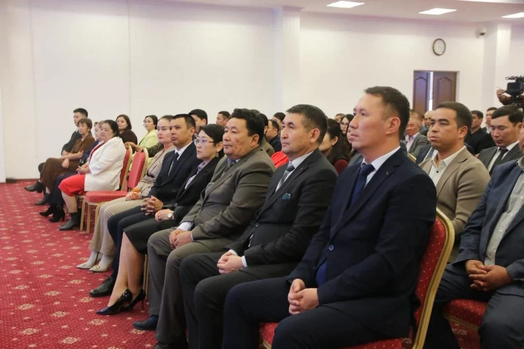 Сыр еліндегі ғасырлық мерейтой, Қала күні мен «Алтын күз-2025» мерекелеріне үлес қосқан сала өкілдері марапатталды
