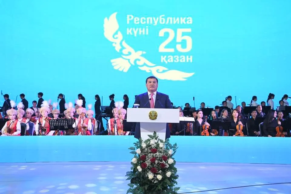 Республика күніне орай мемлекеттік наградалар тапсырылды