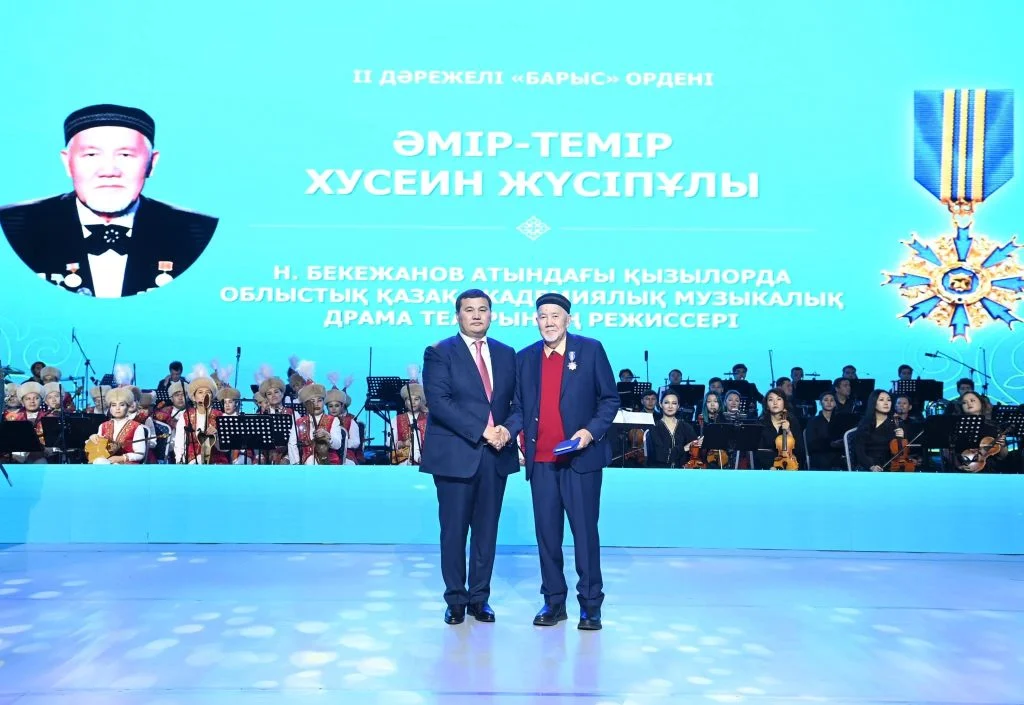 Республика күніне орай мемлекеттік наградалар тапсырылды