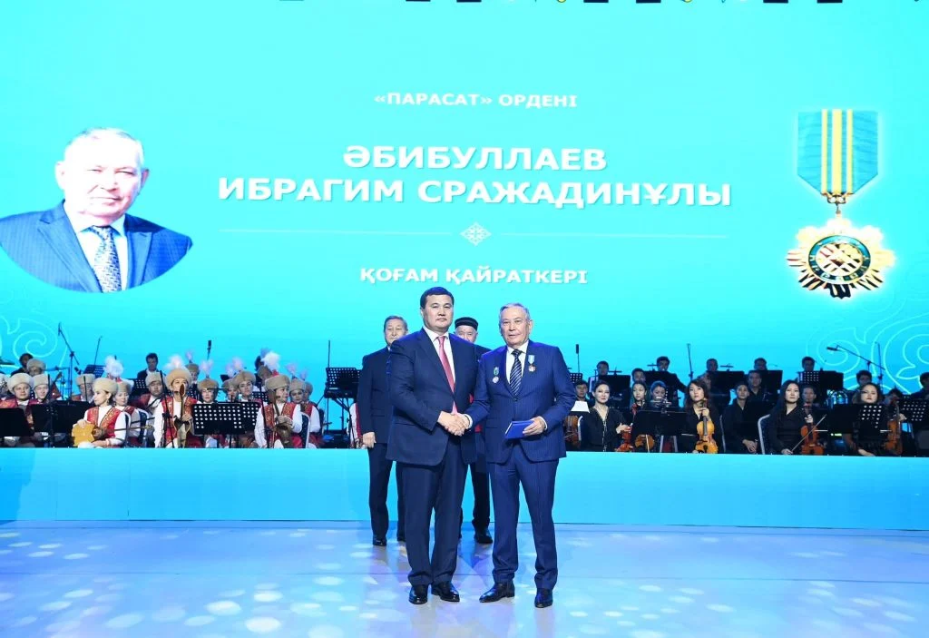 Республика күніне орай мемлекеттік наградалар тапсырылды