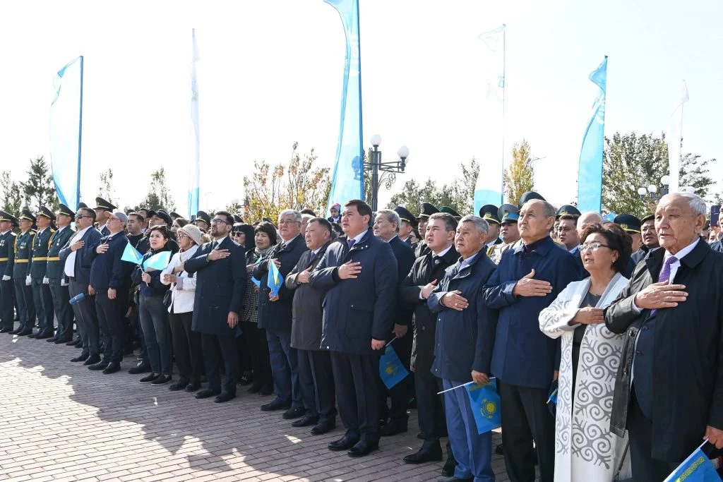 Қызылордада Республика күніне орай Мемлекеттік Ту көтеру рәсімі өтті