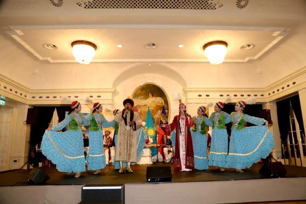 Сыр өнерпаздарының мерекелік концерті Швейцарияның Берн қаласында қорытындыланды