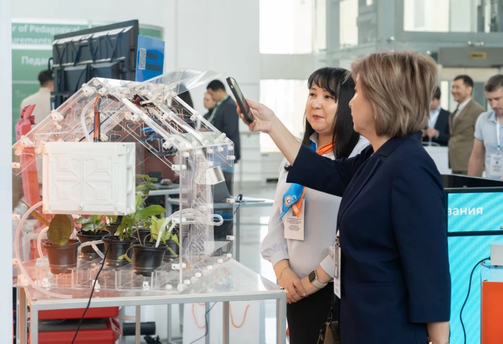 1500 отандық және шетелдік педагог цифрлық дәуірдегі мектеп білімінің болашағын талқылады