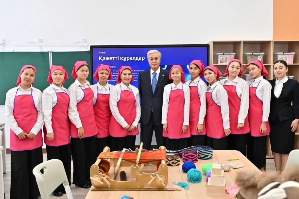 Мемлекет басшысы «Сыр жұлдыздары» шығармашылық-инновациялық академиясының қызметімен танысты