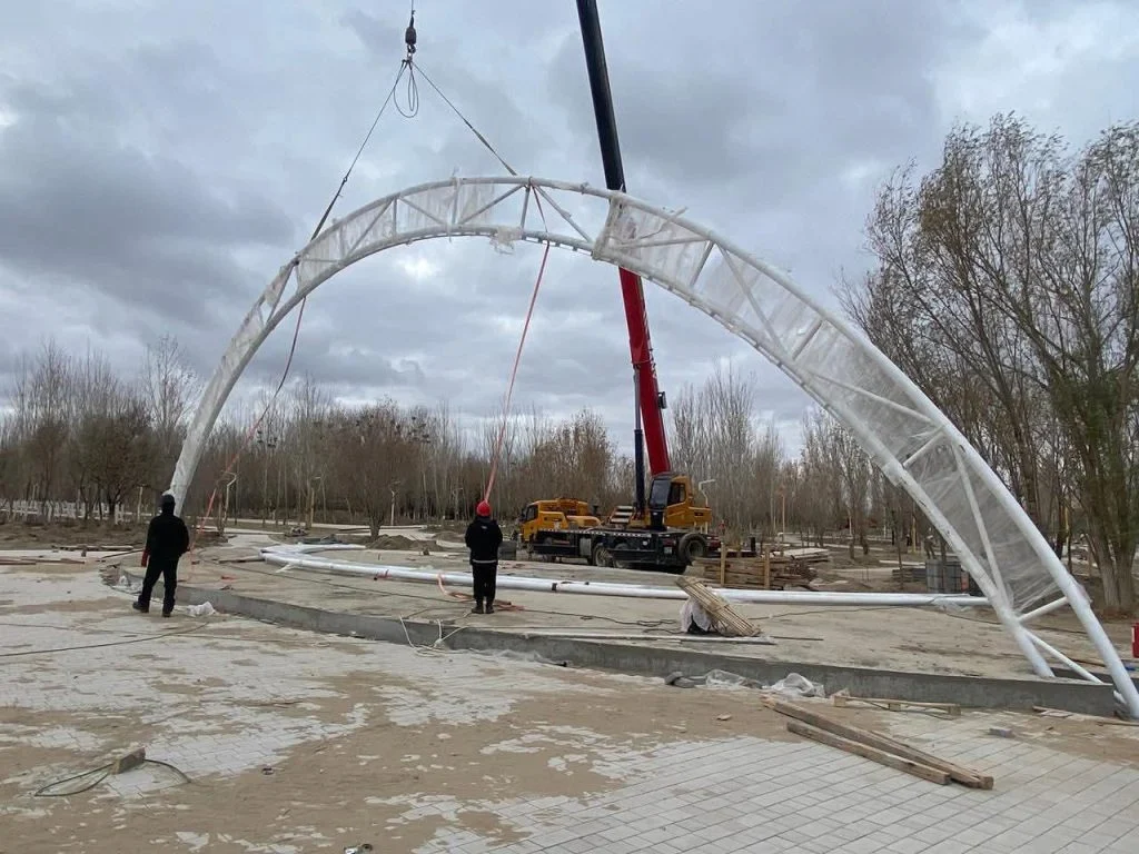 Президент саябағындағы серпінді құрылыс