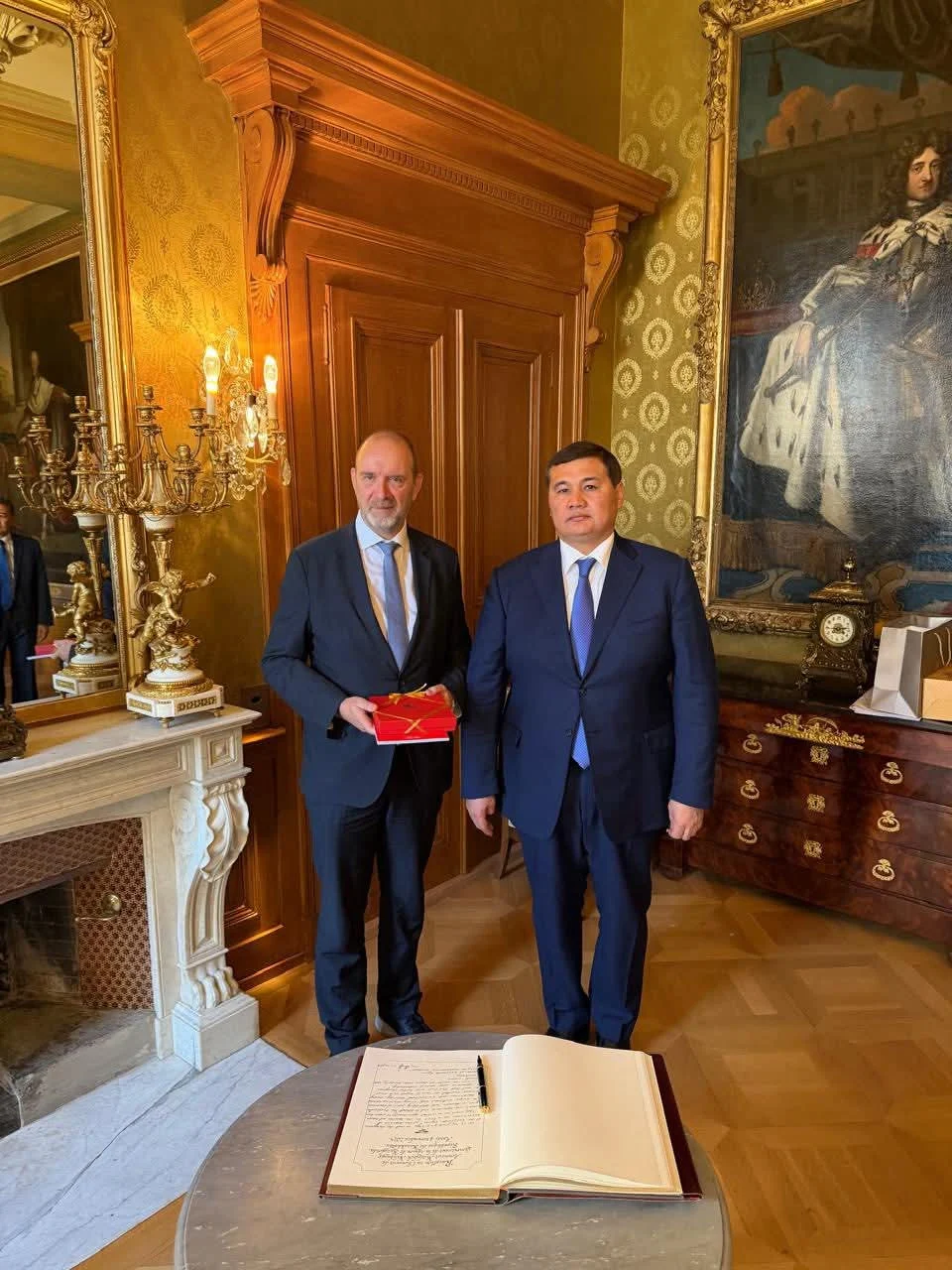 Аймақ басшысы Швейцарияда келіссөздер жүргізуде