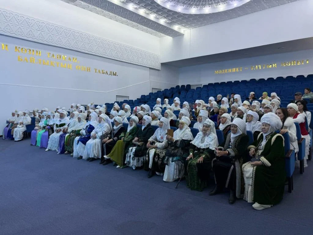 «Абысын ажын» республикалық байқауының қатысушылары өңірдің мәдени және рухани нысандарын аралады