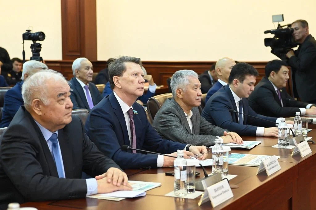 Аймақ басшысы мемлекет және қоғам қайраткері Мұхтар Құл-Мұхаммедпен кездесті