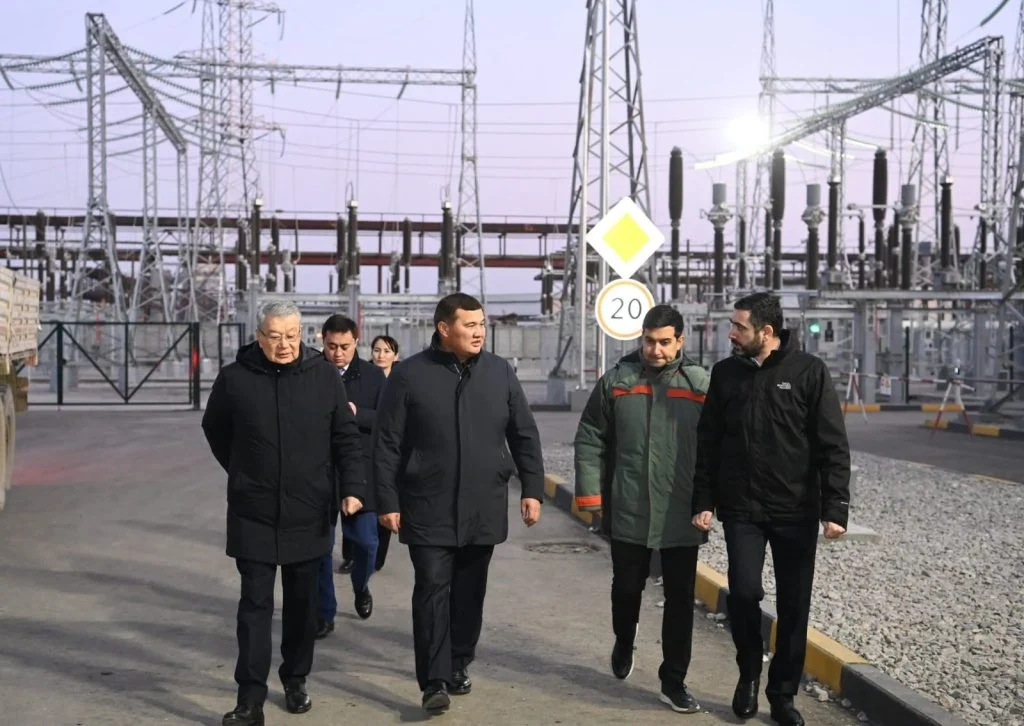 Облыс әкімі мемлекет және қоғам қайраткері Икрам Адырбековпен бірге жаңа нысандарды аралады