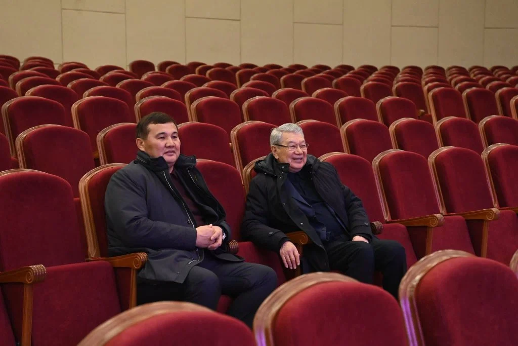 Облыс әкімі мемлекет және қоғам қайраткері Икрам Адырбековпен бірге жаңа нысандарды аралады