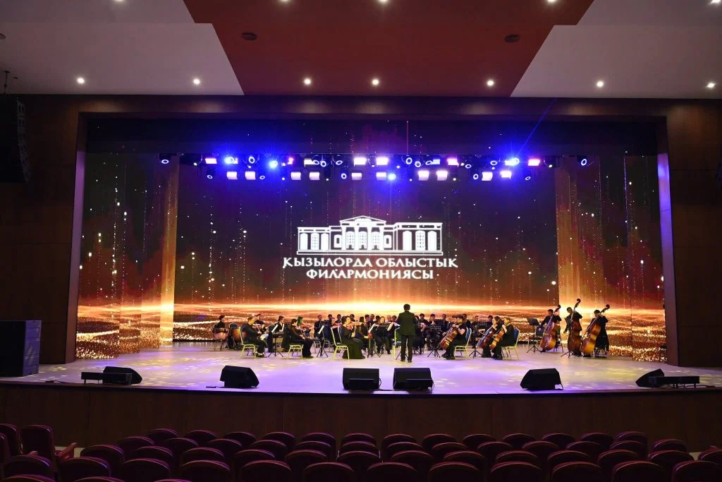 Облыс әкімі мемлекет және қоғам қайраткері Икрам Адырбековпен бірге жаңа нысандарды аралады