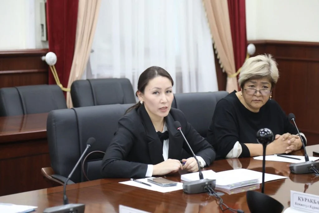 Қала әкімі жанындағы әйелдер істері және отбасылық-демографиялық саясат жөніндегі комиссия отырысы өтті