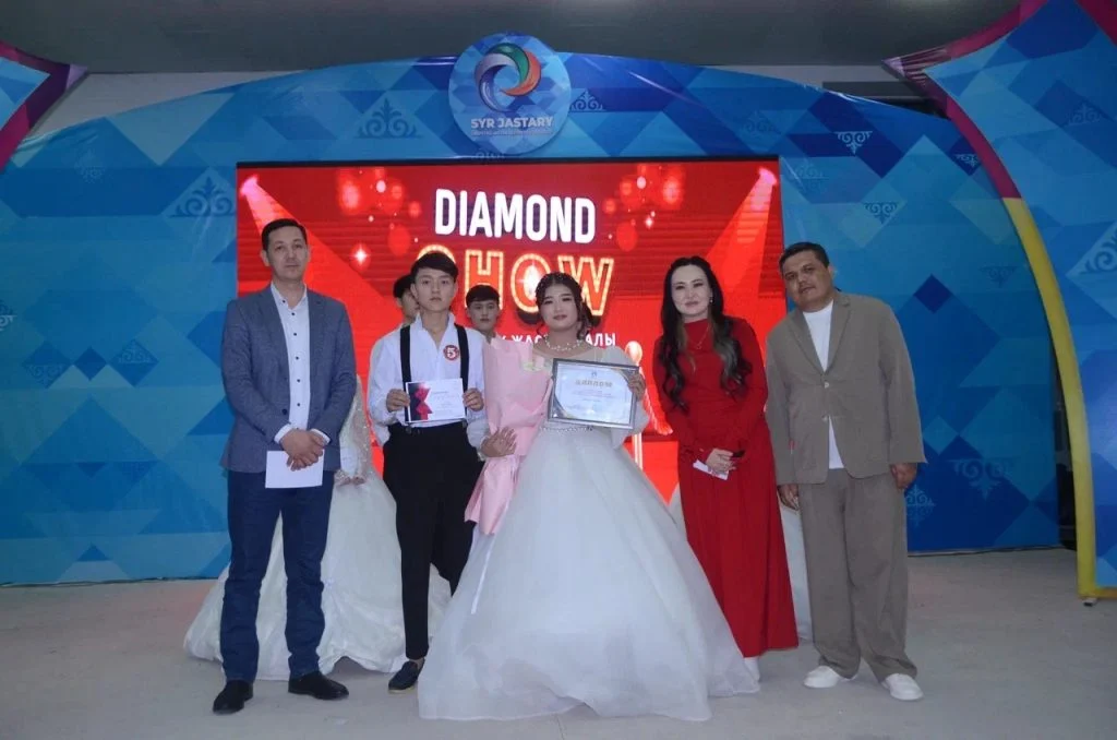 «DIAMOND SHOW» студенттік жастар балы жоғары деңгейде ұйымдастырылды
