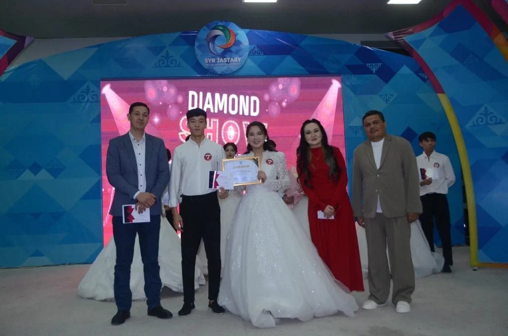 «DIAMOND SHOW» студенттік жастар балы жоғары деңгейде ұйымдастырылды