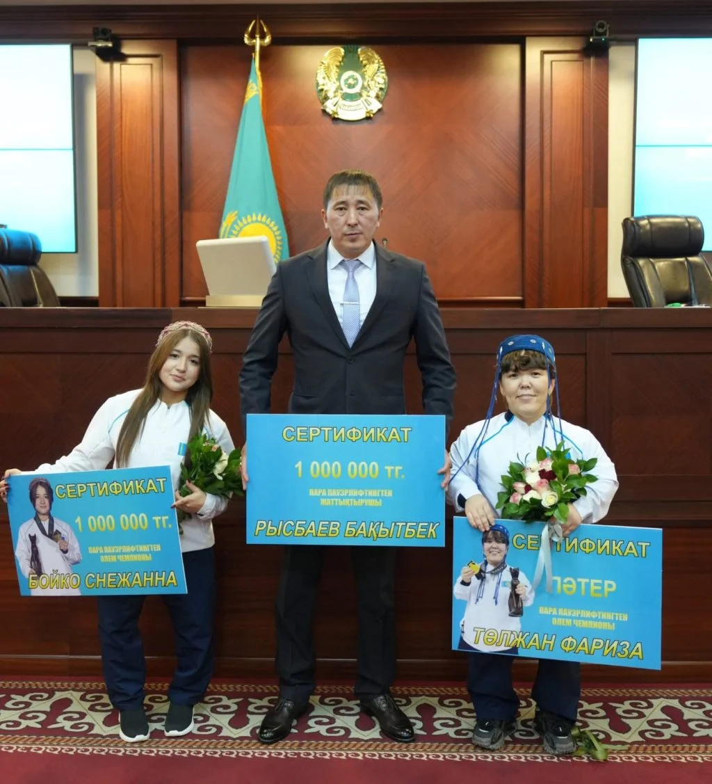 Аймақ басшысы парапауэрлифтингтен әлем чемпиондарымен кездесті