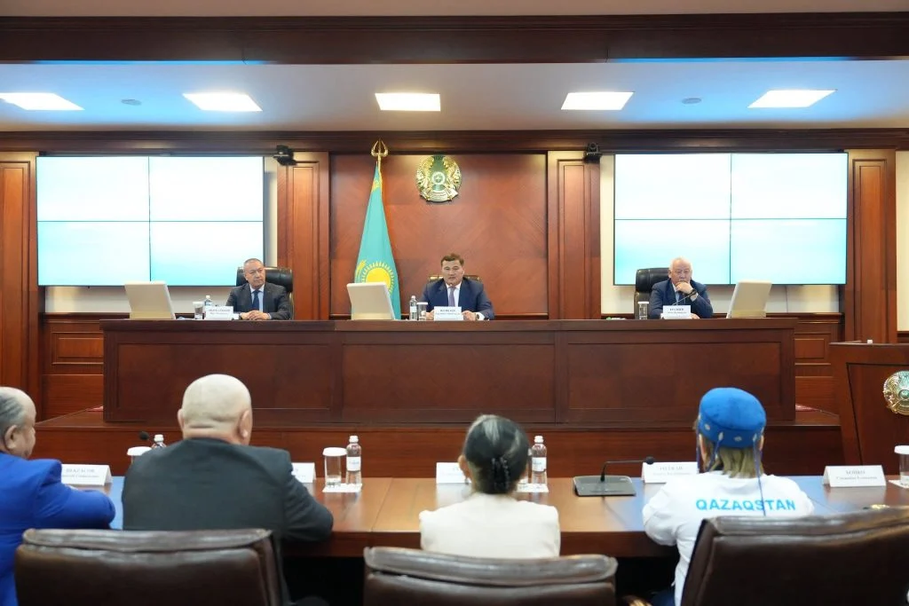 Аймақ басшысы парапауэрлифтингтен әлем чемпиондарымен кездесті