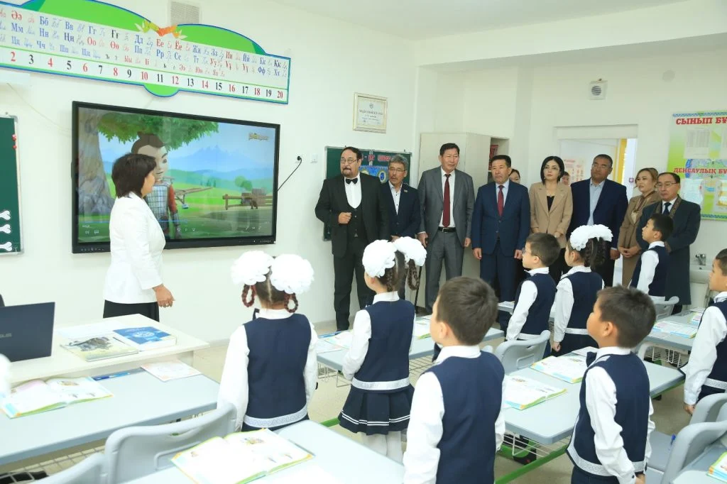 Ана тілін құрметтеген білім ордасы