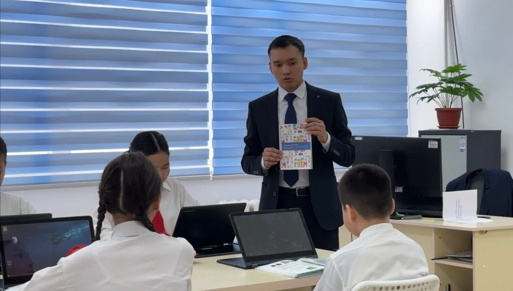 Робототехника әлеміне жол ашқан ұстаз