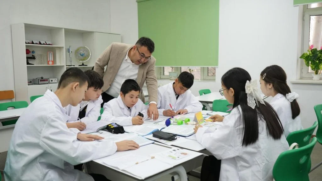 NIS мұғалімдері Байқоңыр мен Қазалы мектептеріне әдістемелік қолдау көрсетті