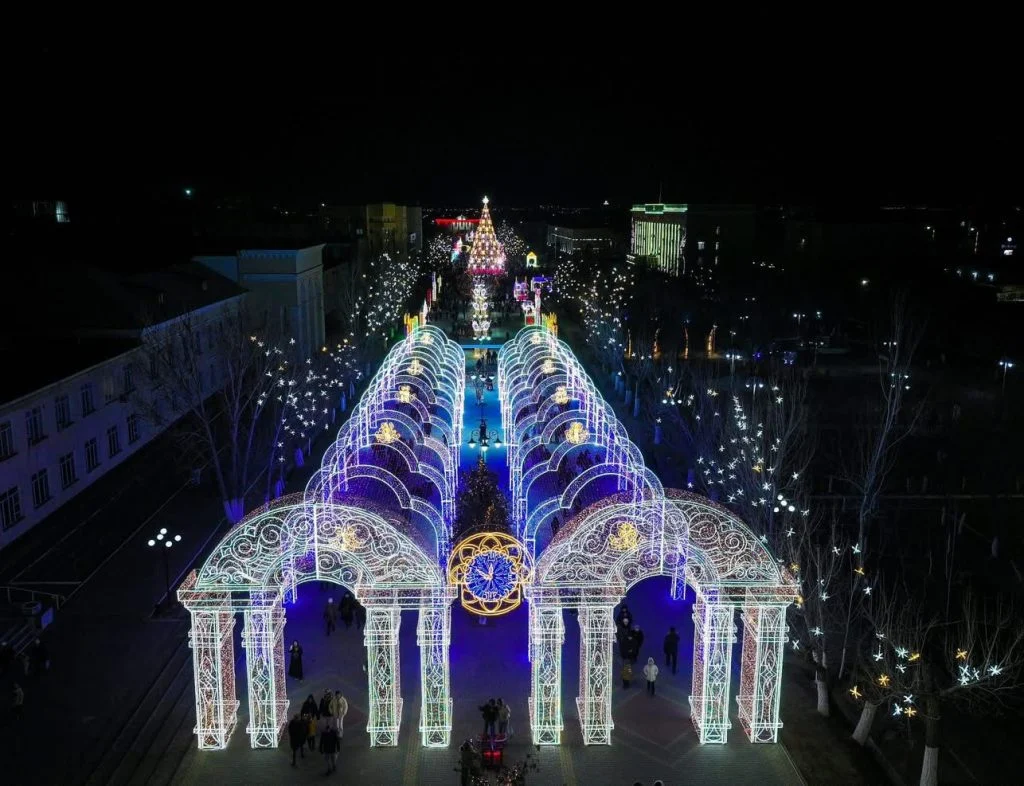 Жаңажылдық шырша шамы жағылды