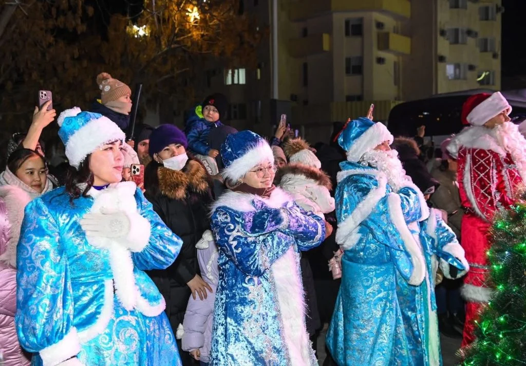 Жаңажылдық шырша шамы жағылды