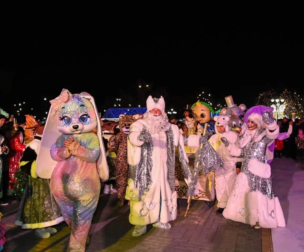 Жаңажылдық шырша шамы жағылды