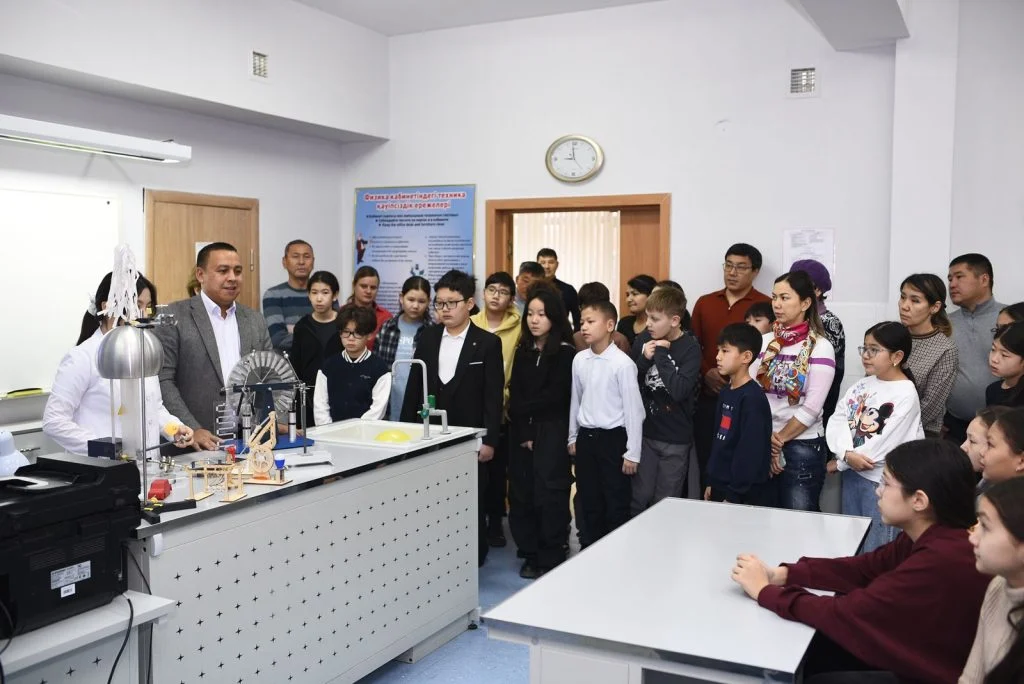 Ашық есік күні: 500-ге жуық оқушы NIS ерекшеліктерімен танысты