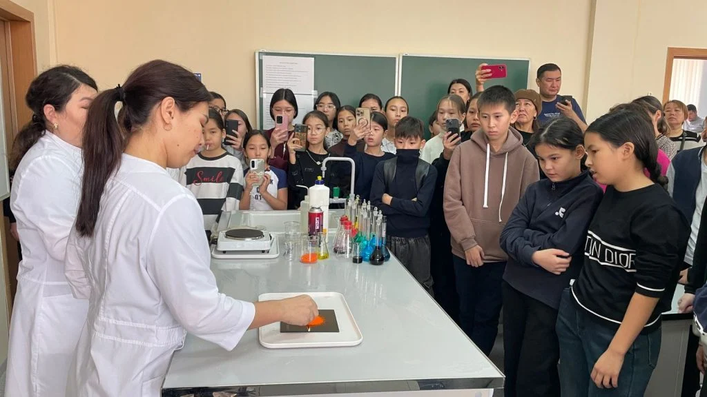 Ашық есік күні: 500-ге жуық оқушы NIS ерекшеліктерімен танысты