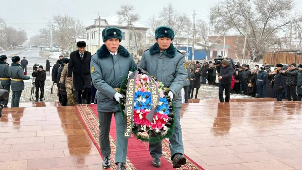 Соғыс сарбазының сүйегі туған топырағына жеткізілді