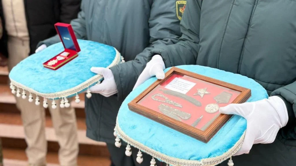 Соғыс сарбазының сүйегі туған топырағына жеткізілді