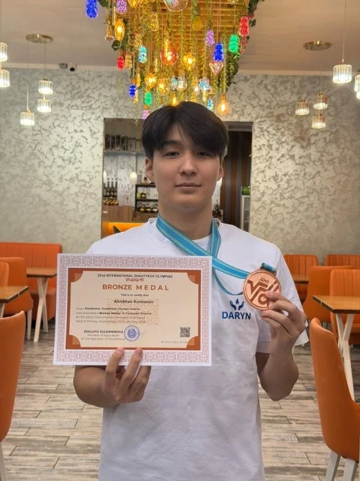 Білімді мыңды жығады