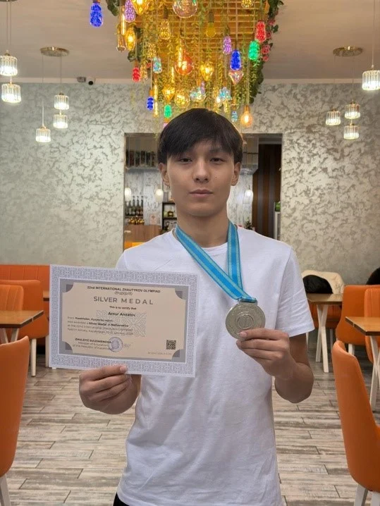 Білімді мыңды жығады