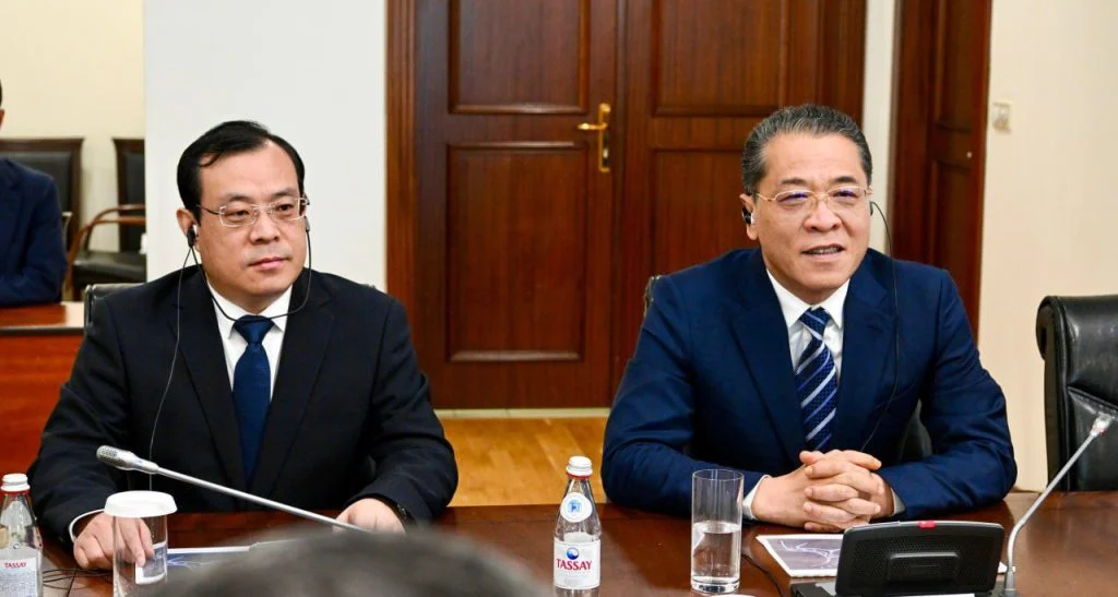 Роман Скляр XINFA GROUP басшылығы Чжао Тинъюн мырзамен Павлодар облысында өнеркәсіп паркінің құрылысы мәселесін талқылады