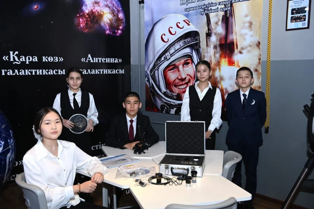 Байқоңыр қаласындағы мектеп-лицейдің материалдық базасымен танысты