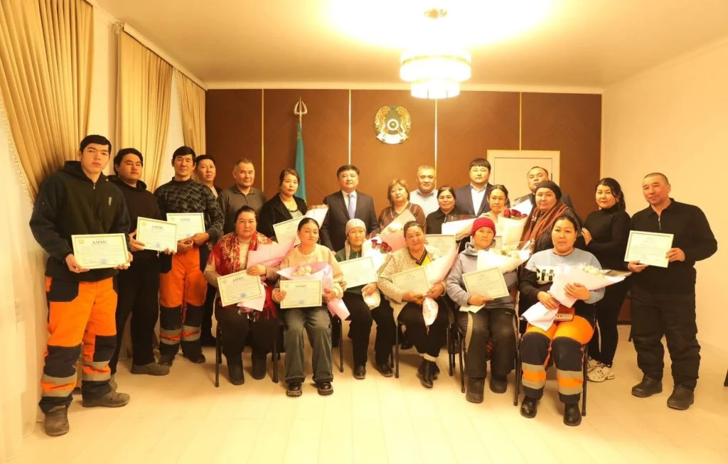 Коммуналдық мекемелер қызметкерлері марапатталды