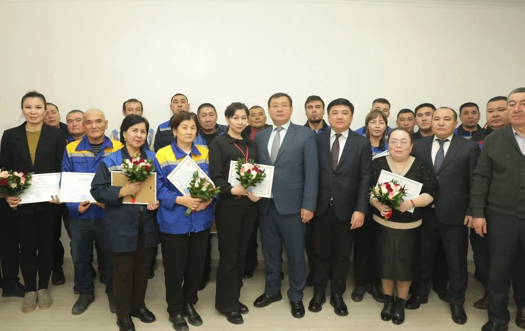 Коммуналдық мекемелер қызметкерлері марапатталды